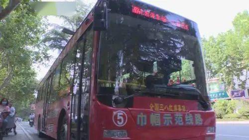 渭南市前進(jìn)路國(guó)貿(mào)十字的一天 校車運(yùn)營(yíng)服務(wù)背后的城市溫度